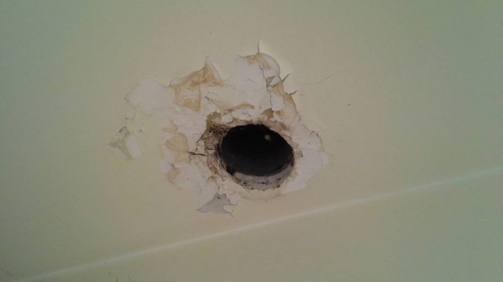 Image: dégats autour de la sortie de ventilation
