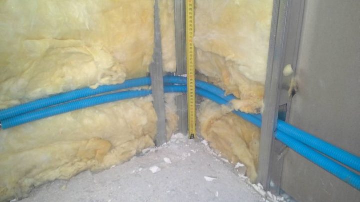Passage des tuyaux dans les cloisons